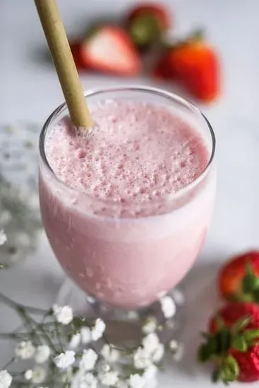 strawberry lassi