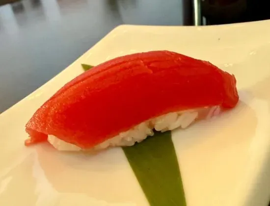 Tuna Sushi (1pc)