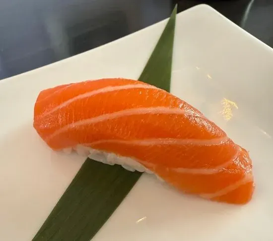 Salmon Sushi (1pc)