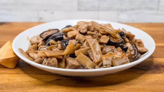 Chicken w Black Mushrooms & Bamboo Shoots