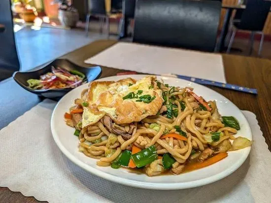 Pan Fried Egg Noodle (Chicken)