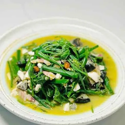 Soup With Pumpkin Tender Leaves