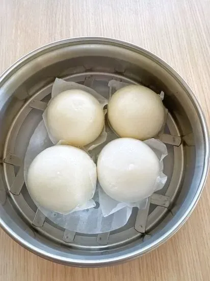 A7. Steamed Lotus Paste Bun (3)