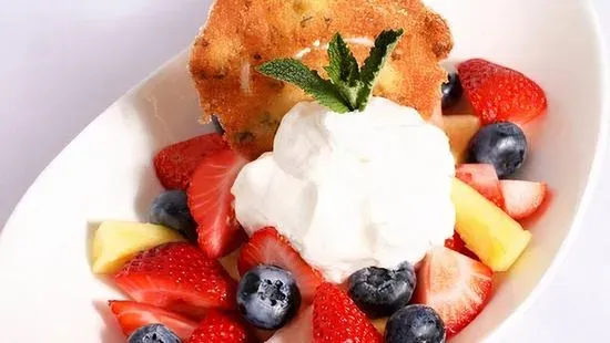 Fresh Fruit & Chantilly Cream