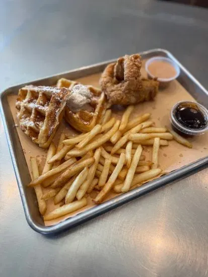 Lunch Chicken & Waffles