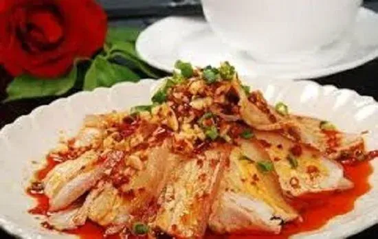 A12. Sliced Pork W Garlic Sauce (Spicy) A12.蒜泥白肉(辣)