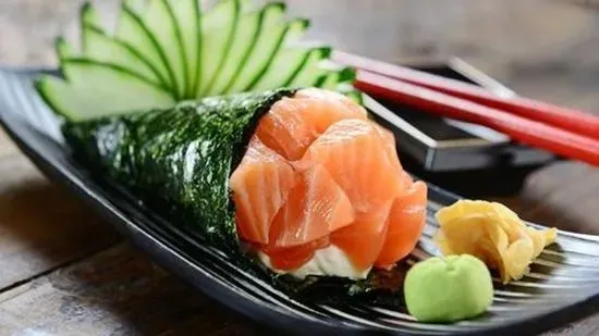 Salmon Cucumber Roll