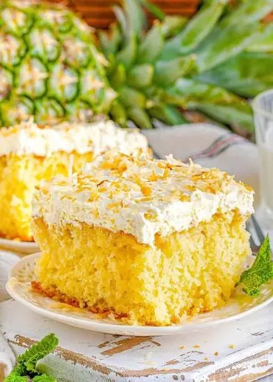 Piña coco Poke Cake 