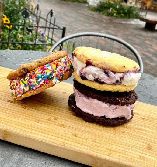 Gelato Cookie Sandwich