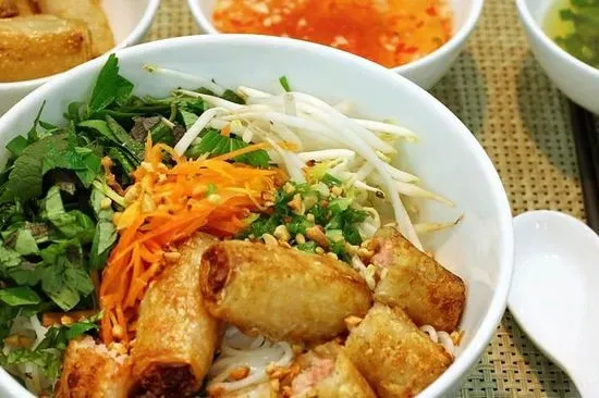 B32--Bún  Chả Giò---Thin Vermicelli with  Egg Rolls------------------------------