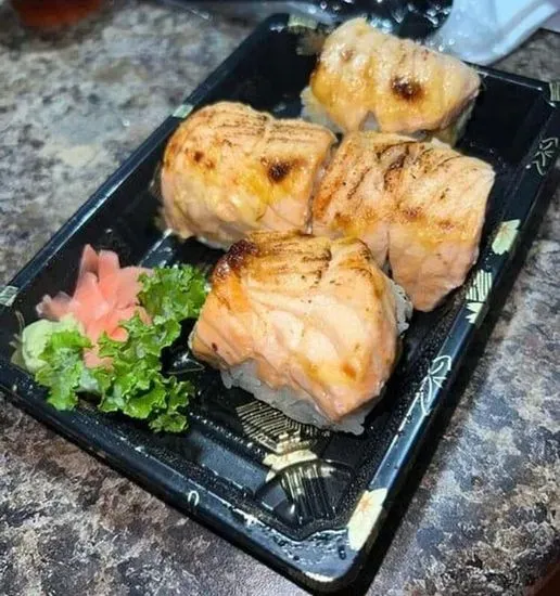 S12. Sweet-Heat Salmon Roll