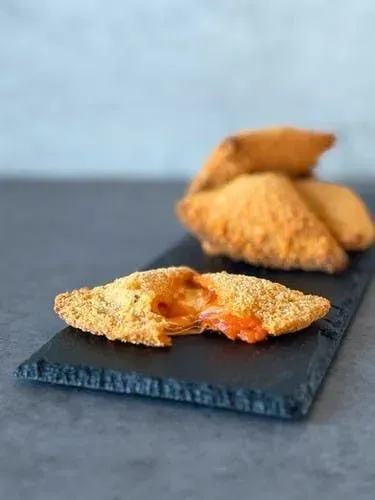 Tris Calzone Tomato Mozzarella