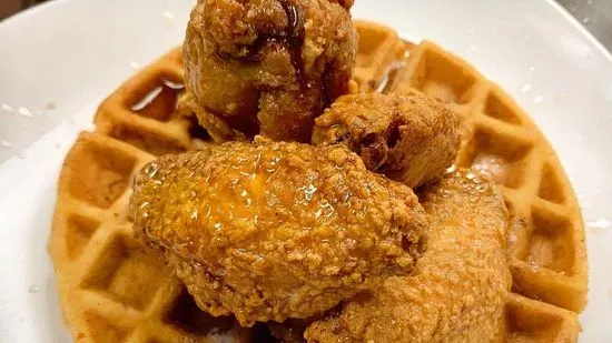 Chicken & Waffles W/ 5pc Chicken Platter