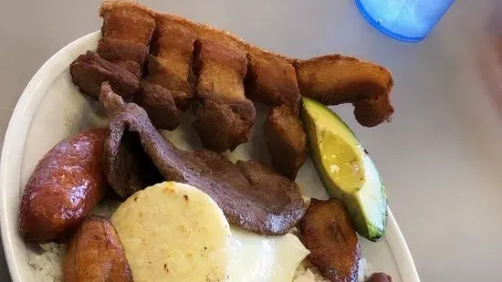 Large Bandeja Paisa