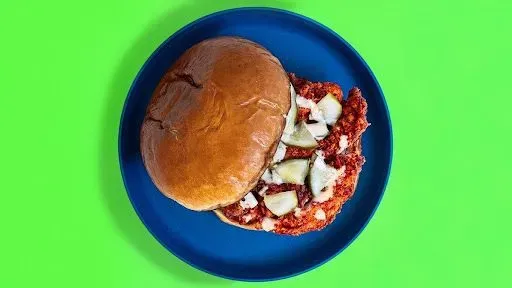 CRISPY NASHVILLE HOT CHICKEN TENDER SANDWICH