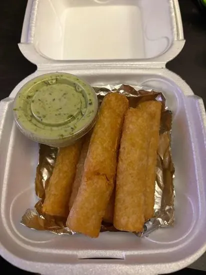 Yucca Frita/ Fried Yucca 