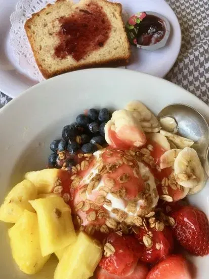 Yogurt Berry Banana Bowl