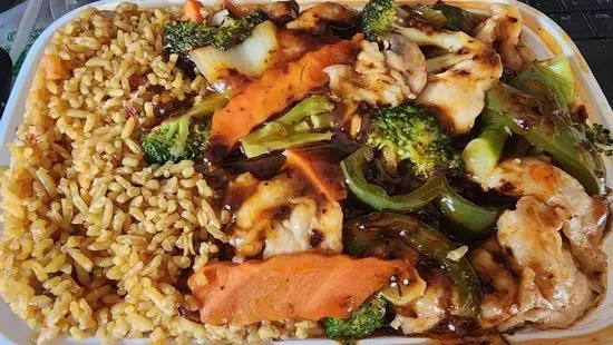 D25. Chicken or Beef with Garlic Sauce