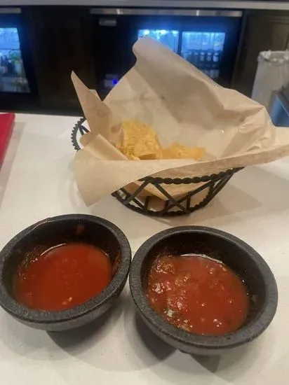 1/2 lb Chips And Salsa