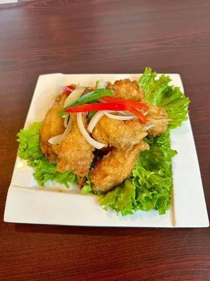 Fried Chicken Wings with Fish Sauce / Cánh Gà Chiên Nước Mắm