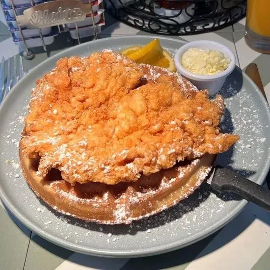 Crispy Fried Chicken & Waffle