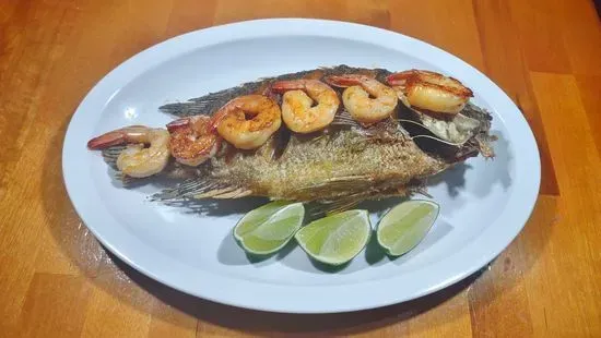 Mojarra con camarones 