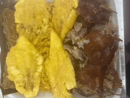 Es Esmayao Arroz Con Gandules, Lechon. Tostones y Pastel