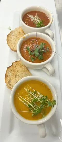 Soup flight 3 cups\2 bread