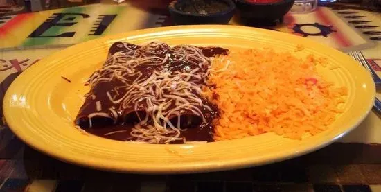 Enchiladas con Mole