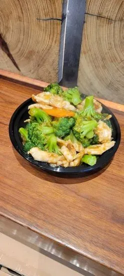 CHICKEN WITH BROCCOLI