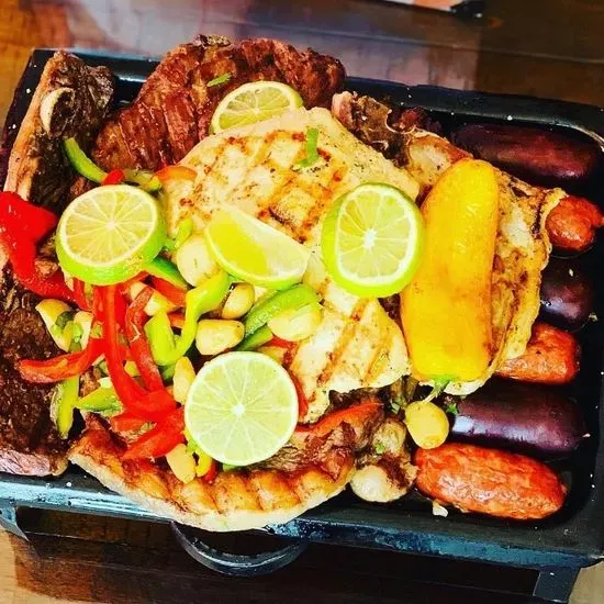 Meat Lovers Parrillada Grill  Fam. Platter