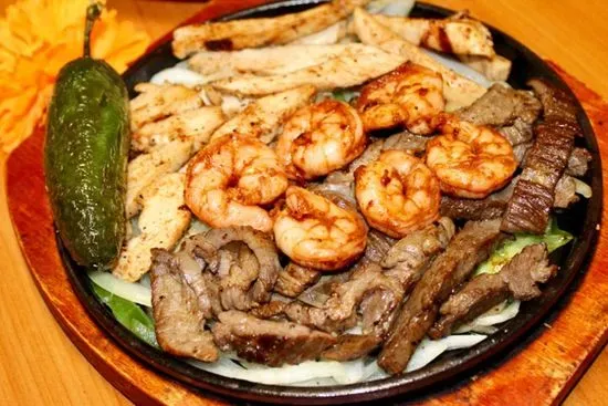 Fajitas Trio Beef Chicken & Shrimp for 1