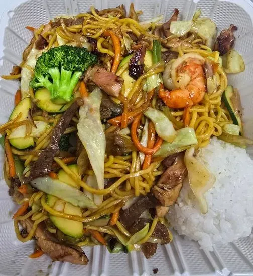 Combo Yakisoba (Chicken, Beef, Shrimp)