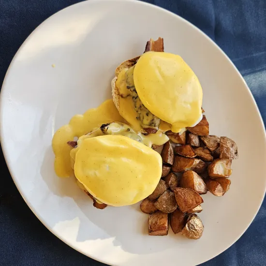 CRAB CAKE BENEDICT