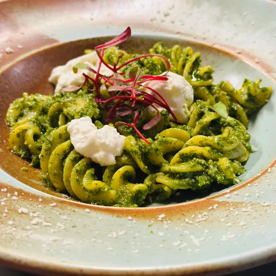 FUSILLONI al PESTO e BURRATA