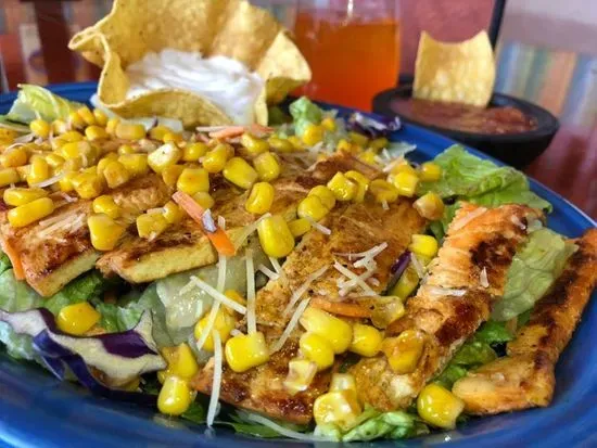Ensalada Fresca with Grilled Chicken