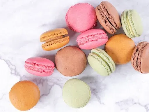 Macaron Dozen