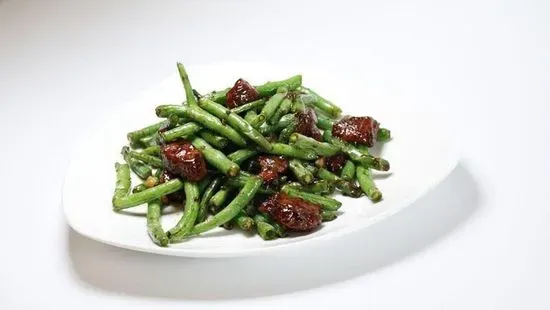 J10. Sauteed Ribeye Steak Cubes with String Bean in Black Pepper Sauce