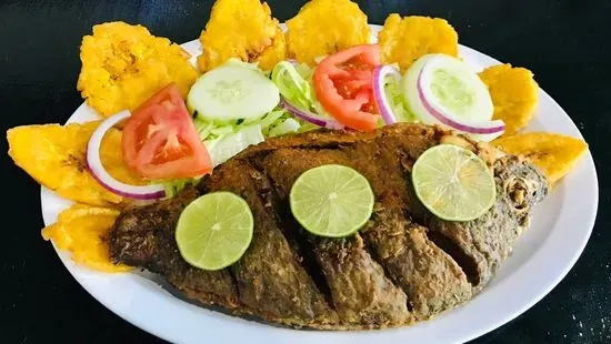 Tilapia Frita (1) con tostones or con arroz y habichuela