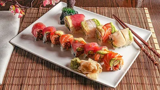 Rainbow Roll (Crabmeat & Avocado Topped With  Assorted Fish & Avocado)