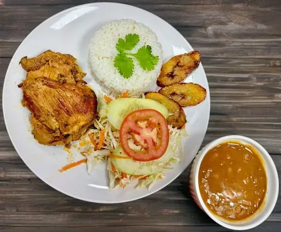 Arroz Blanco, Cerdo, Maduros y Ensalada / White Rice, Pork, Fried Sweet Plantains and Salad