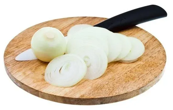 SLICED WHITE ONIONS