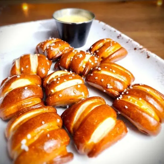 PRETZEL BITES