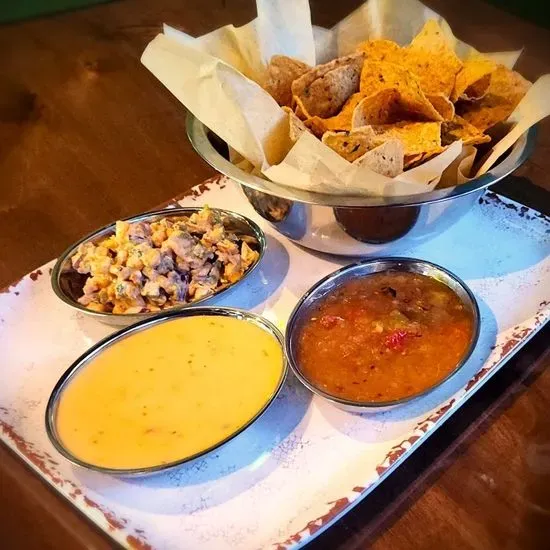 TRIPLE DIP N' CHIP