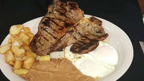 Bistec y Huevos / Steak and Eggs