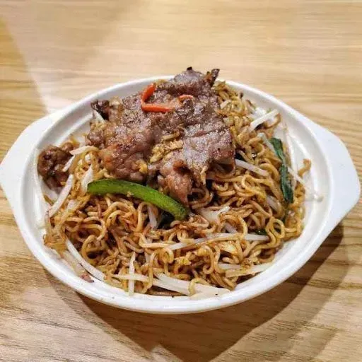 Satay Beef Stir-Fried Instant Noodles