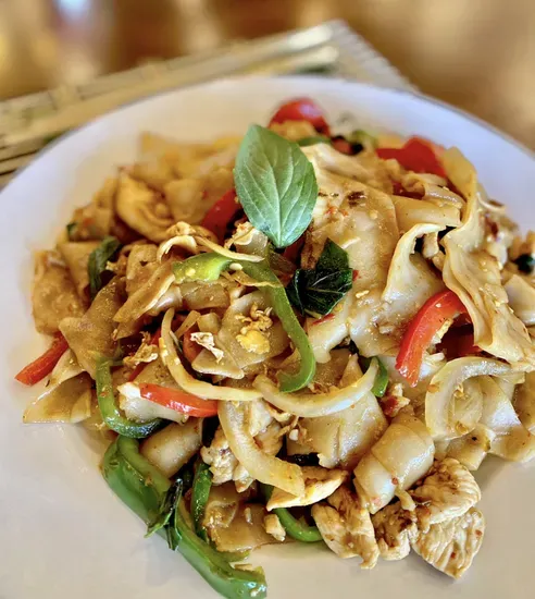 Bangkok Drunken Noodle Chicken