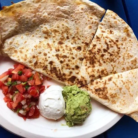 Quesadilla Tres Quesos