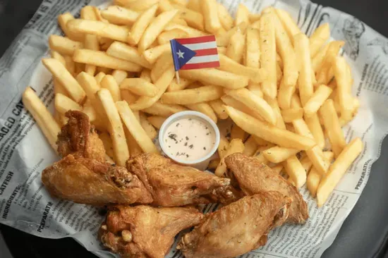 Alitas con Papas / Chicken Wings with Fries