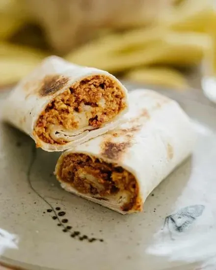 Chorizo con papas y huevos burrito de la raza